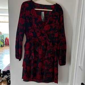 ✨NWT✨ Floral Red and Black Wrap Dress Size Large